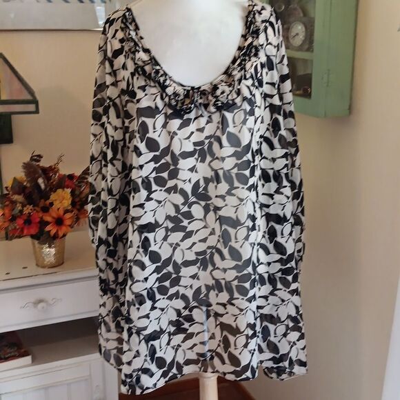 NWT Avenue Semi Sheer Top - Picture 1 of 11